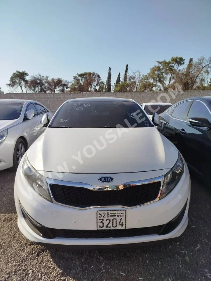 Kia K5 2012 Automatic 225,642 km 4 Cylinder FWD Sedan White Gasoline