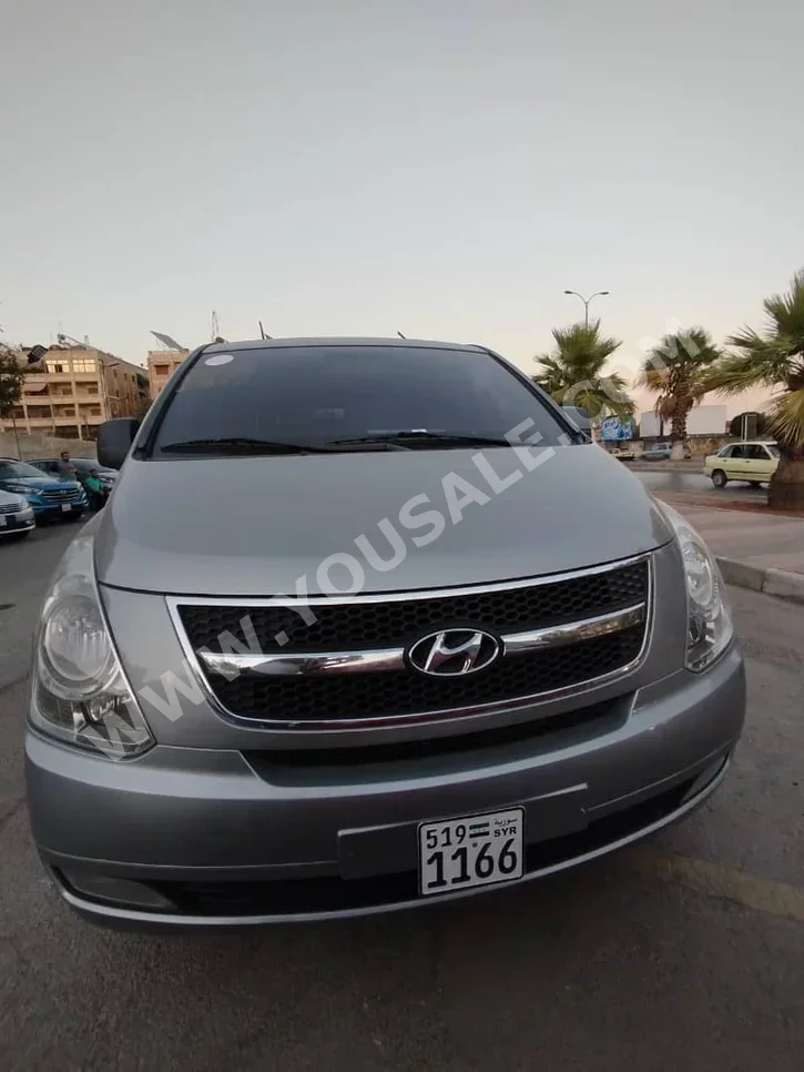 Hyundai  Van H1  2014  Automatic  160,000 km  4 Cylinder  FWD  Van / Bus  Dark Gray  Diesel