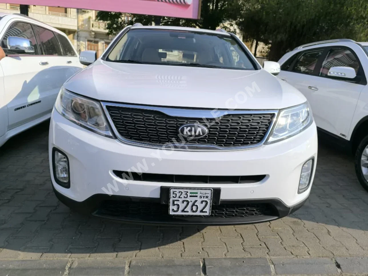 Kia  Sorento  2014  Automatic  150,000 km  6 Cylinder  Kia  Sedan  White  Gasoline
