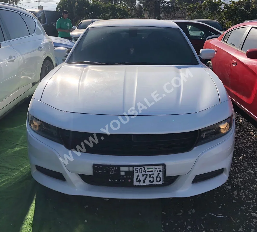 Dodge Charger SXT 2018 Automatic 33,000 km 6 Cylinder 4WD Sedan White Gasoline