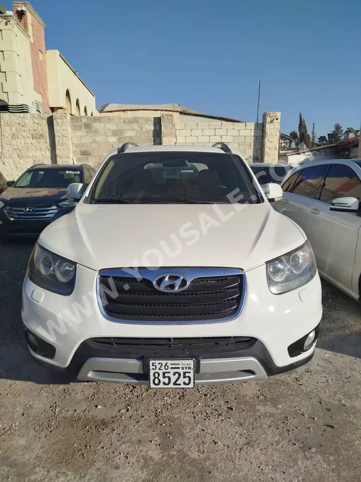 Hyundai Santa Fe 2012 Automatic 247,000 km 6 Cylinder 4WD SUV White Gasoline