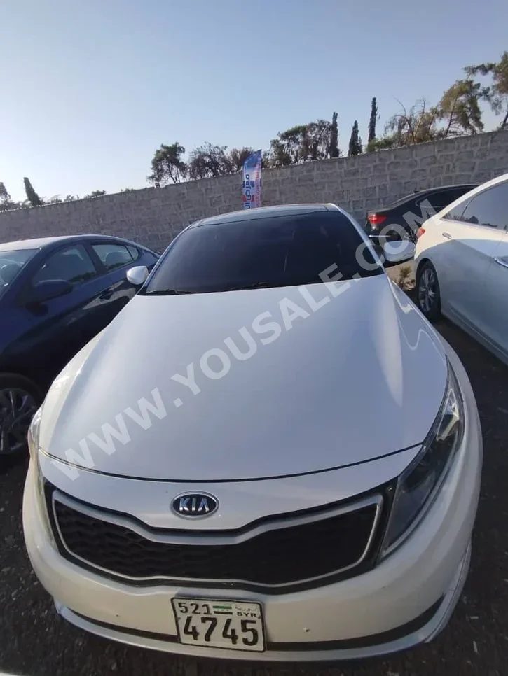 Kia K5 2012 Automatic 92,213 km 4 Cylinder FWD Sedan White Hybrid