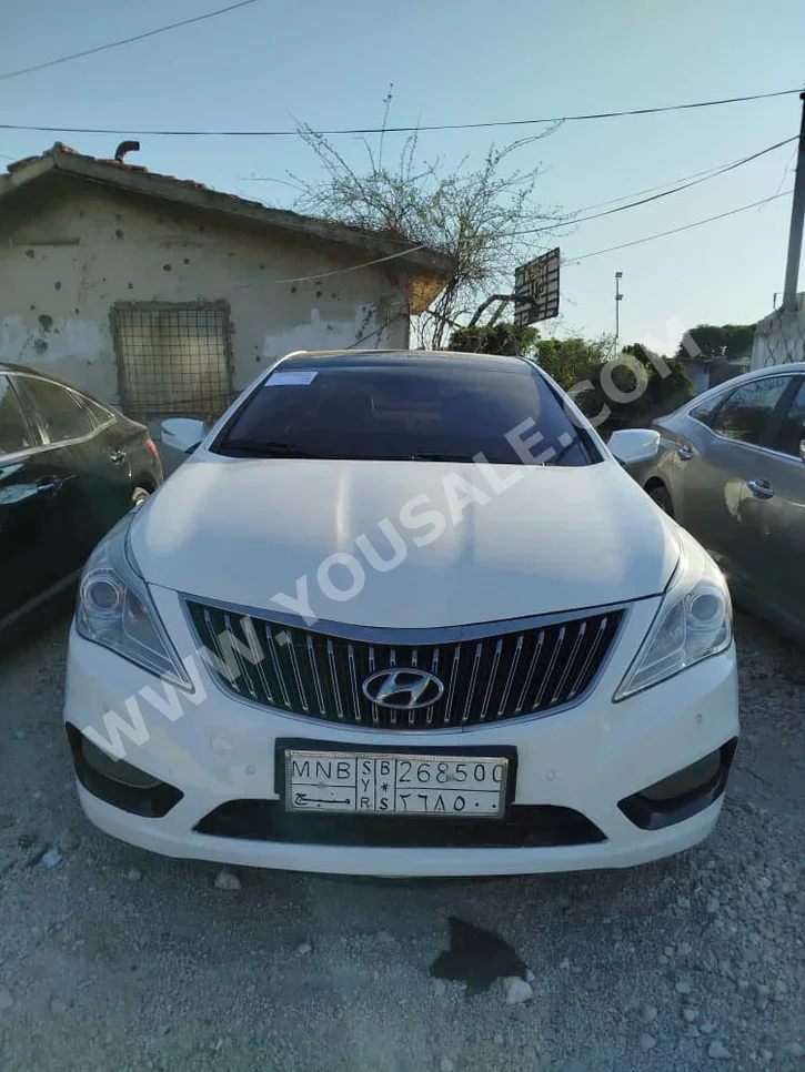 Hyundai  Grandeur  2011  Automatic  135,000 km  4 Cylinder  FWD  Sedan  White  Gasoline
