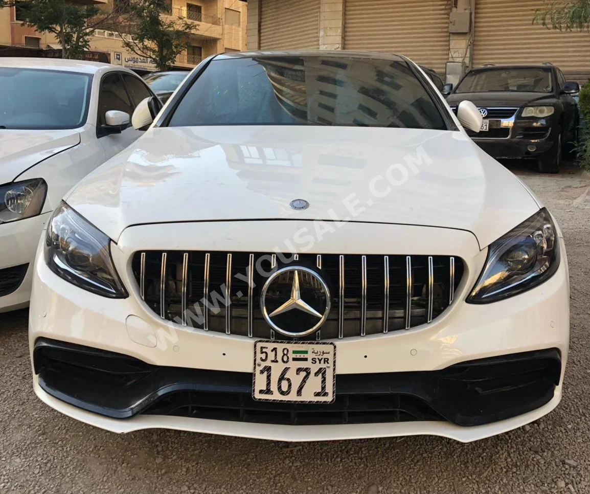 Mercedes-Benz C-Class 300 2017 Automatic 170,000 km 6 Cylinder 4WD Sedan White Gasoline