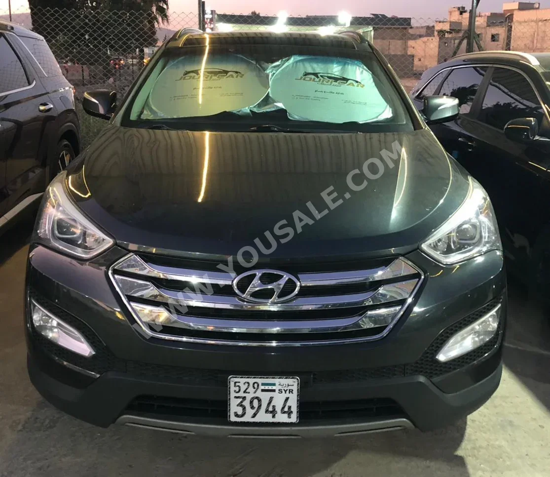Hyundai  Santa Fe  2016  Automatic  235,000 km  6 Cylinder  4WD  SUV  Gray  Gasoline