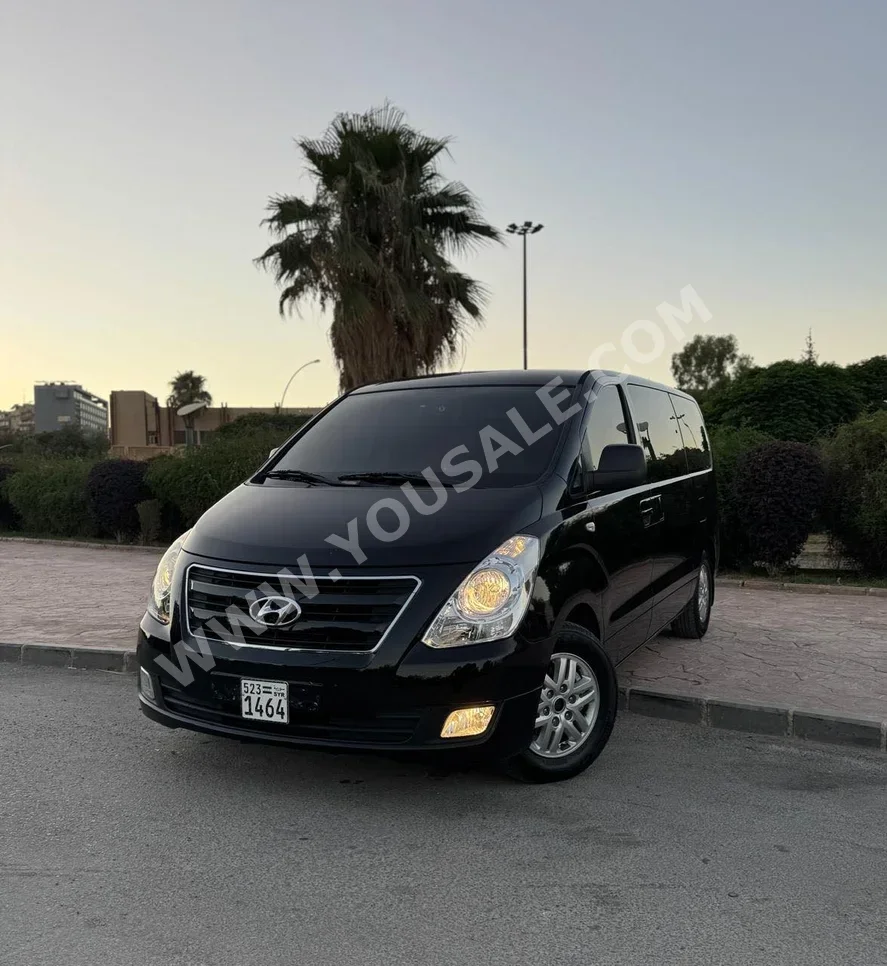 هيونداي فان اتش وان 2017 اتوماتيك 170,000 كم 4 سلندر دفع أمامي فان \ باص أسود بنزين
