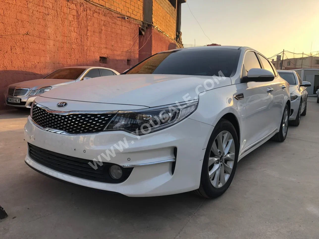 Kia  K5  2017  Automatic  170,000 km  4 Cylinder  FWD  Sedan  White  Gasoline