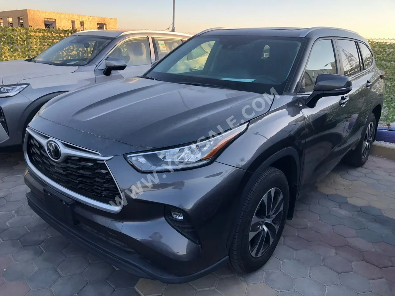 Toyota Highlander 2023 Automatic 15,000 km 4 Cylinder 4WD SUV Dark Gray Gasoline