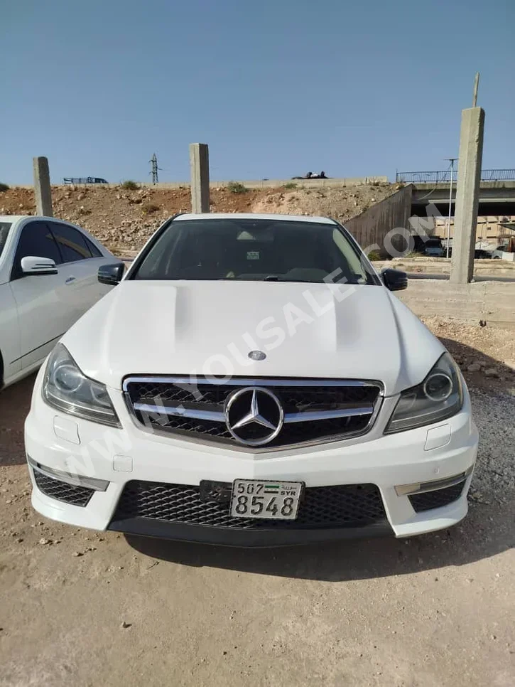 Mercedes-Benz C-Class 250 2014 Automatic 200,000 km 4 Cylinder RWD Sedan White Gasoline