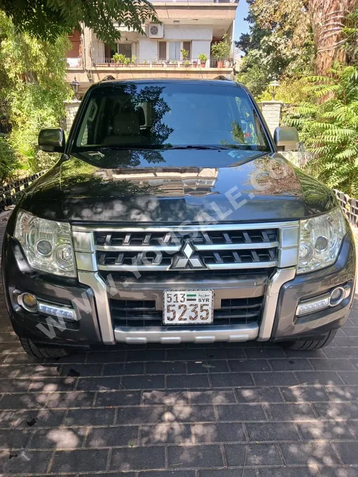 Mitsubishi Pajero GLS 2018 Automatic 137,000 km 6 Cylinder 4WD SUV Black Gasoline