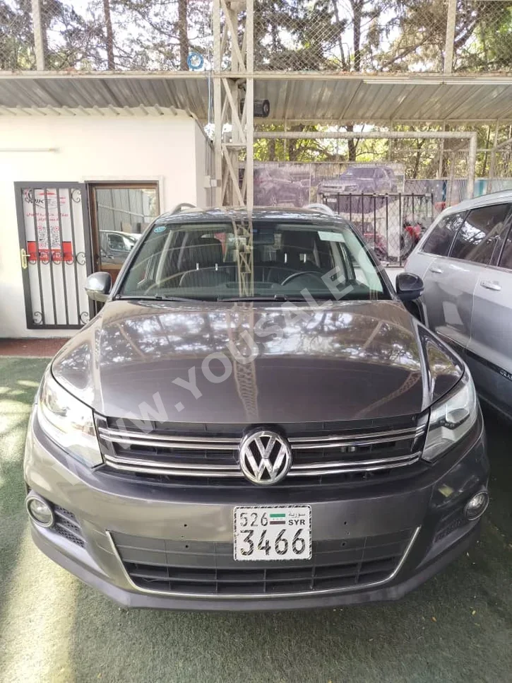 Volkswagen TIGUAN 2016 Automatic 225,867 km 4 Cylinder FWD SUV Dark Gray Diesel