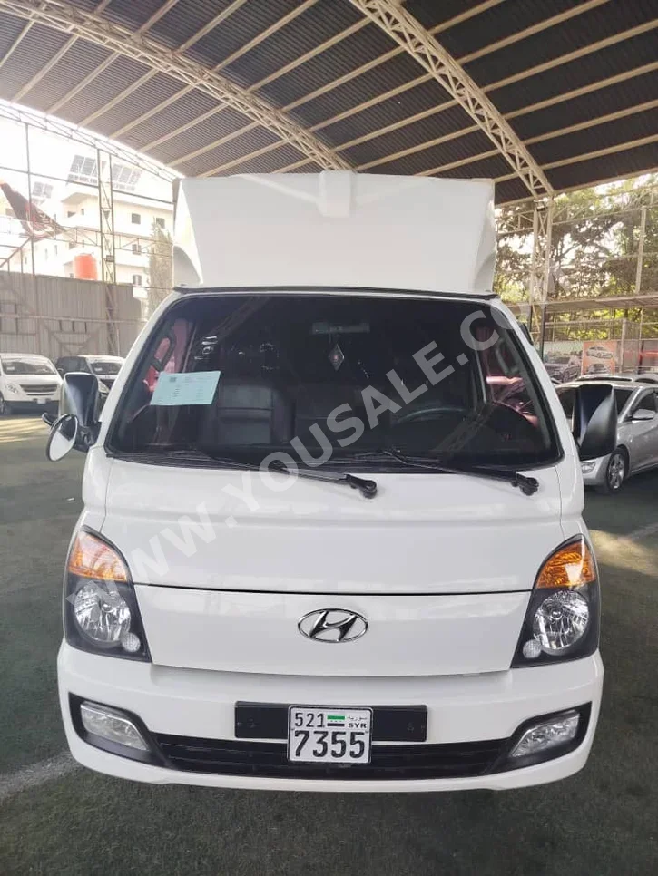 Hyundai Porter Porter 2016 Automatic 245,020 km 4 Cylinder RWD Pick Up White Diesel
