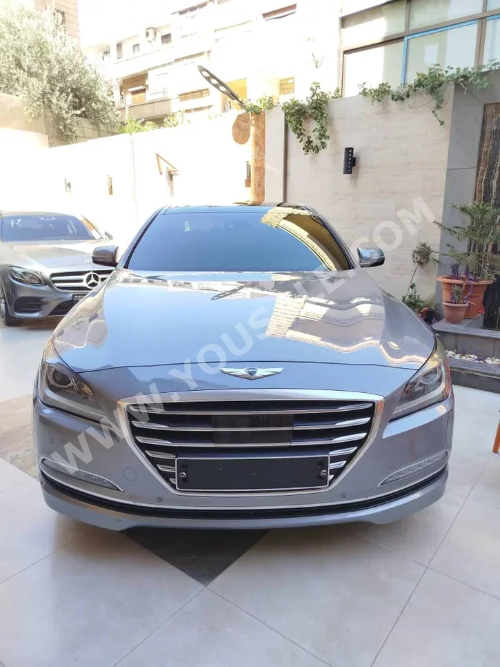 هيونداي  جينيسس  2015  اتوماتيك  50,000 كم  6 سلندر  دفع خلفي  سيدان  رمادي  بنزين