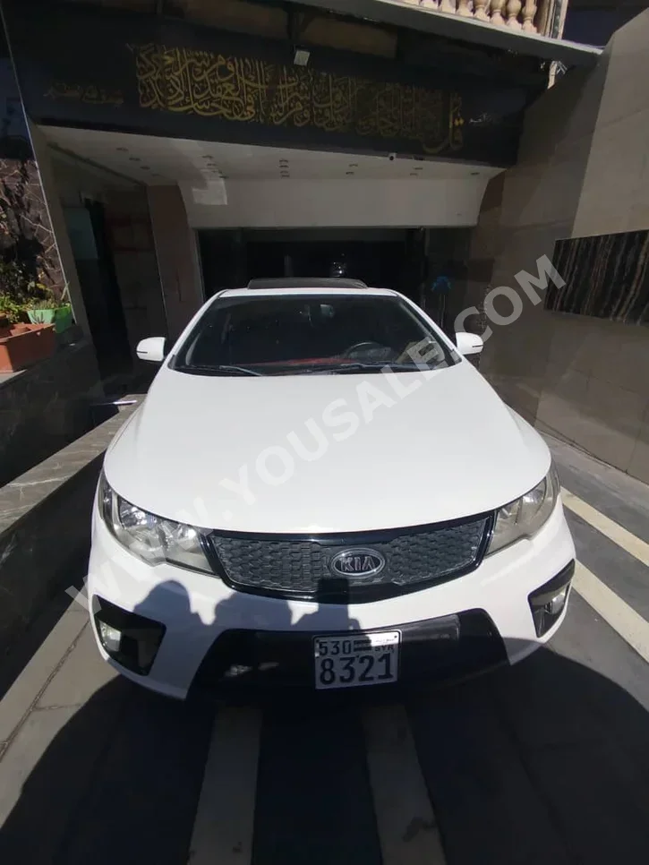 Kia Forte 2012 Automatic 100,000 km 4 Cylinder FWD Coupe / Sport White Gasoline