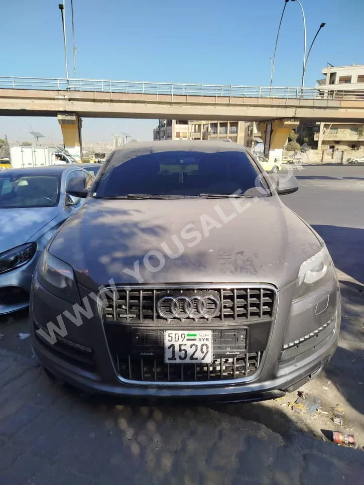 اودي  كيو 7  35 تي اف اس اي كواترو  2013  اتوماتيك  100,000 كم  6 سلندر  دفع رباعي  اس يو في  رصاصي  بنزين