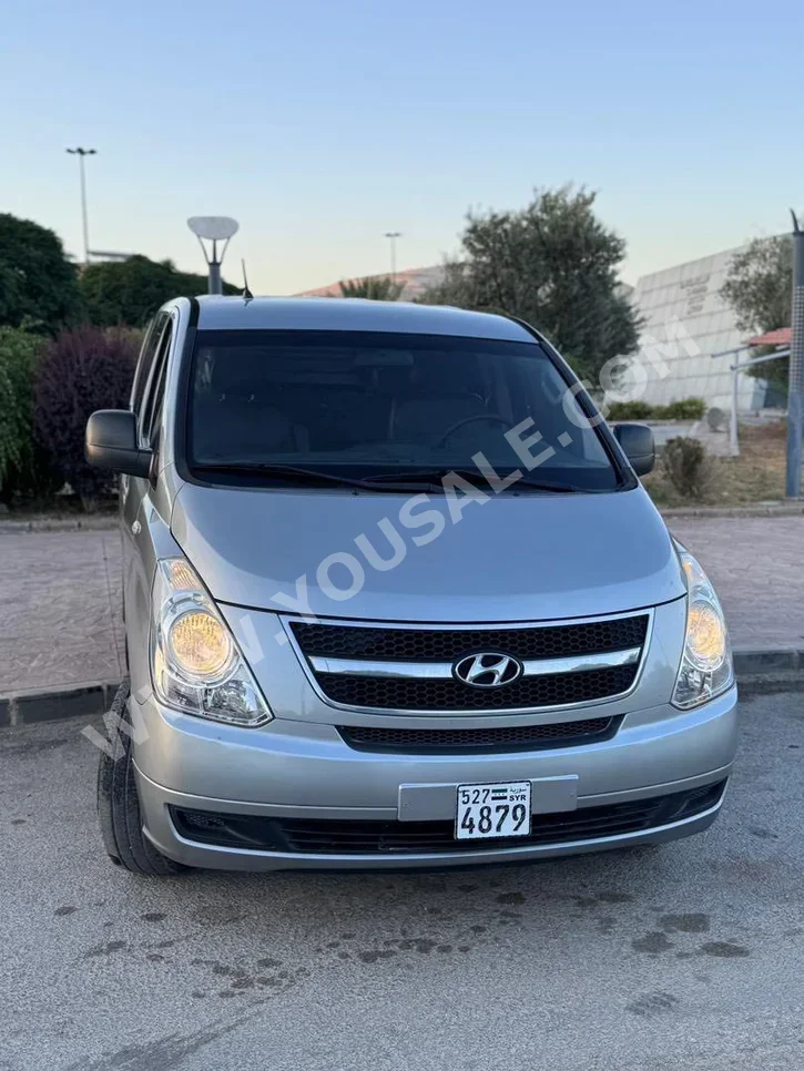 Hyundai H1 2014 Automatic 110,000 km 4 Cylinder FWD Van / Bus Gray Diesel