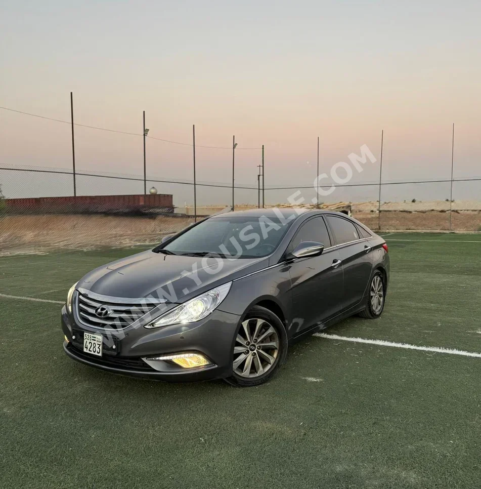 هيونداي سوناتا 2013 اتوماتيك 138,000 كم 4 سلندر دفع أمامي سيدان رمادي بنزين