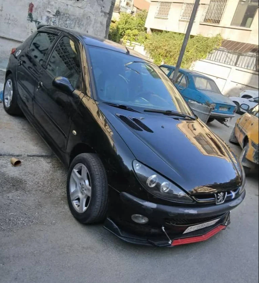 بيجو  206  2007  عادي  380,000 كم  4 سلندر  دفع أمامي  هاتشباك  أسود  بنزين