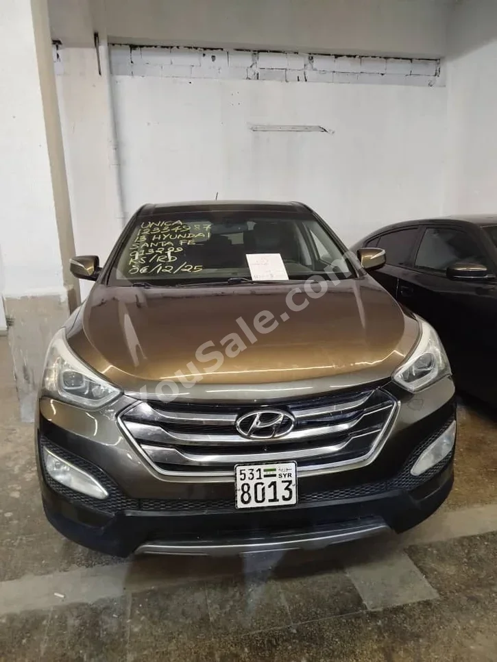 Hyundai Santa Fe 2013 Automatic 200,000 km 4 Cylinder 4WD SUV Light Gold Gasoline