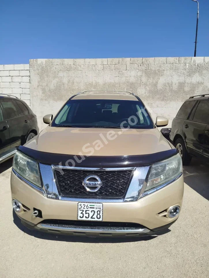 Nissan Pathfinder SL 2013 Automatic 170,000 km 6 Cylinder 4WD SUV Gold Gasoline