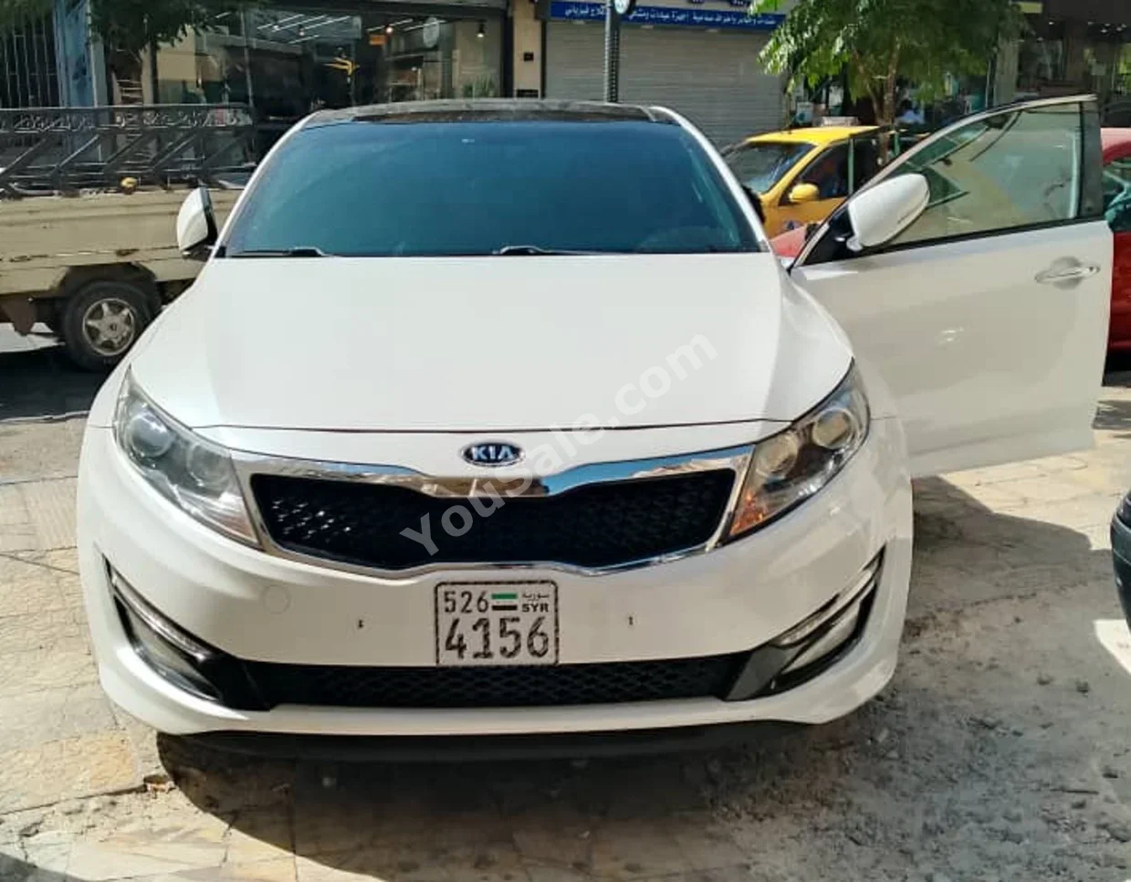 Kia K5 2011 Automatic 111,000 km 4 Cylinder FWD Sedan White Gasoline