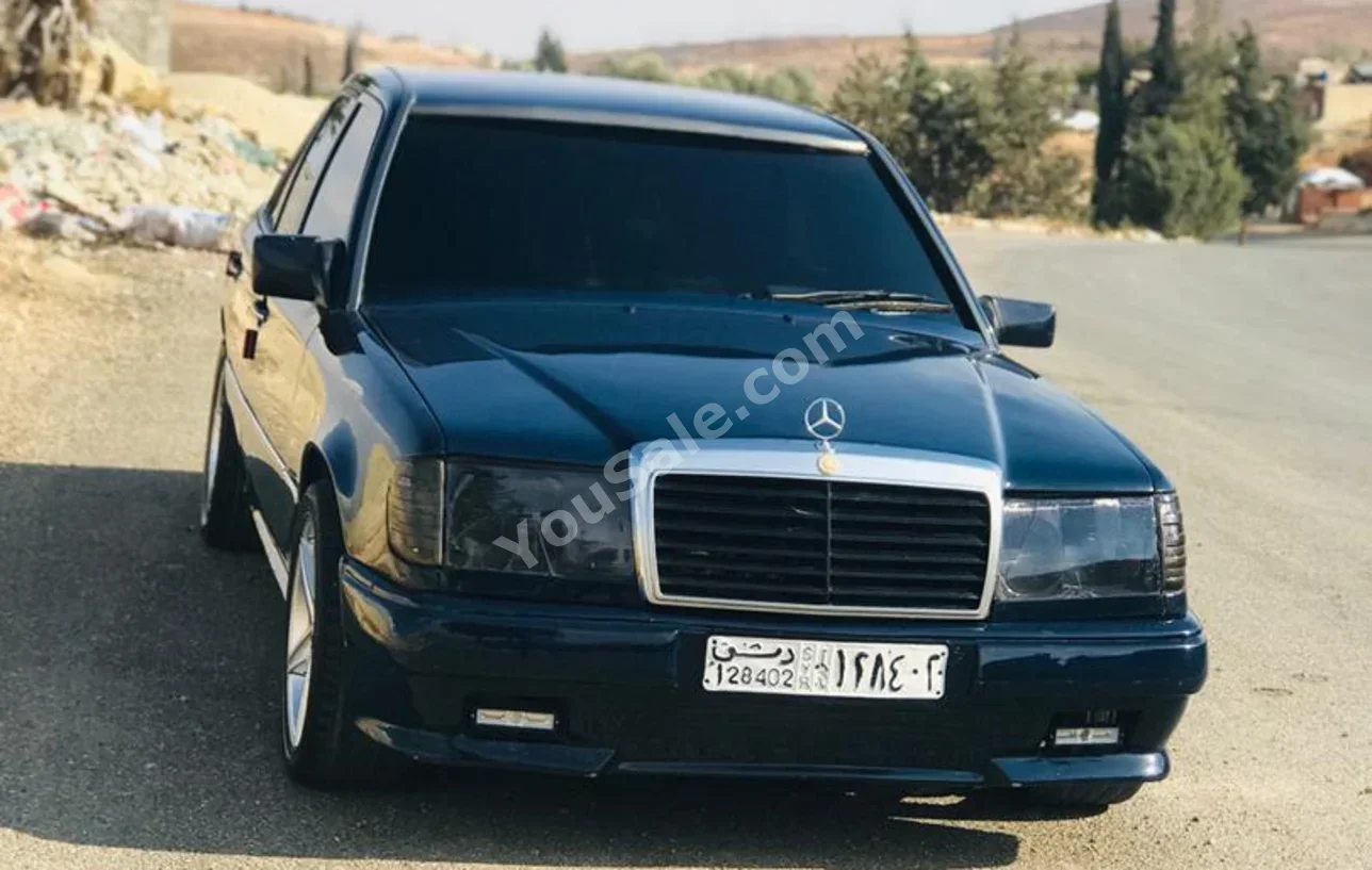 Mercedes-Benz  220 S  1994  Automatic  295,000 km  4 Cylinder  RWD  Sedan  Black  Gasoline