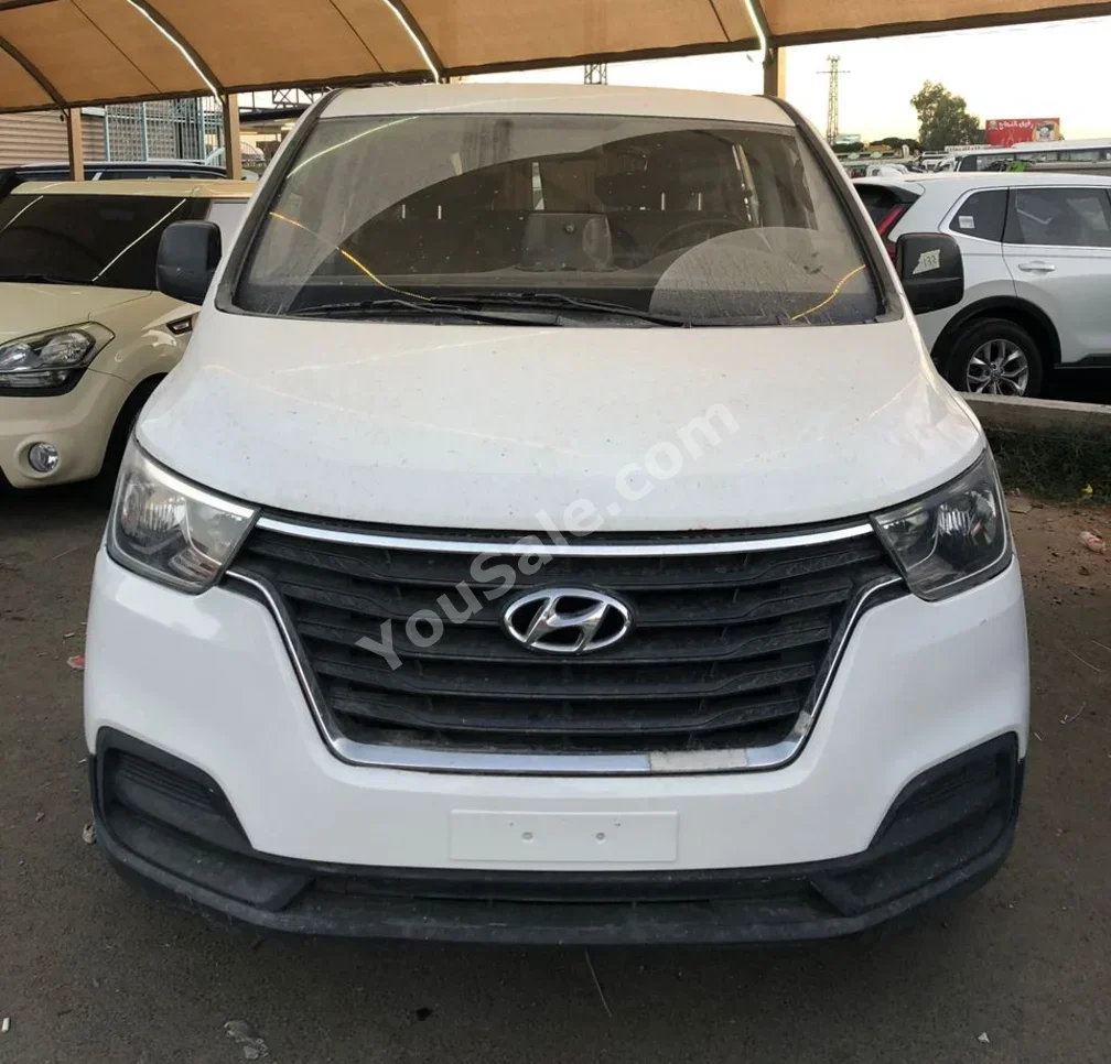Hyundai H1 2019 Manual 188,000 km 4 Cylinder FWD Van / Bus White Gasoline