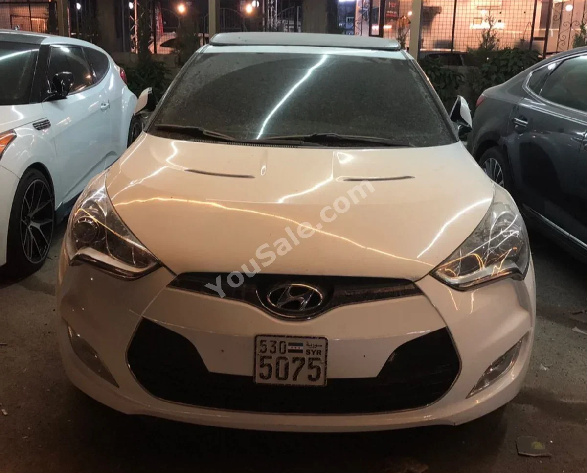 Hyundai Veloster 2013 Automatic 156,000 km 4 Cylinder FWD Hatchback White Gasoline