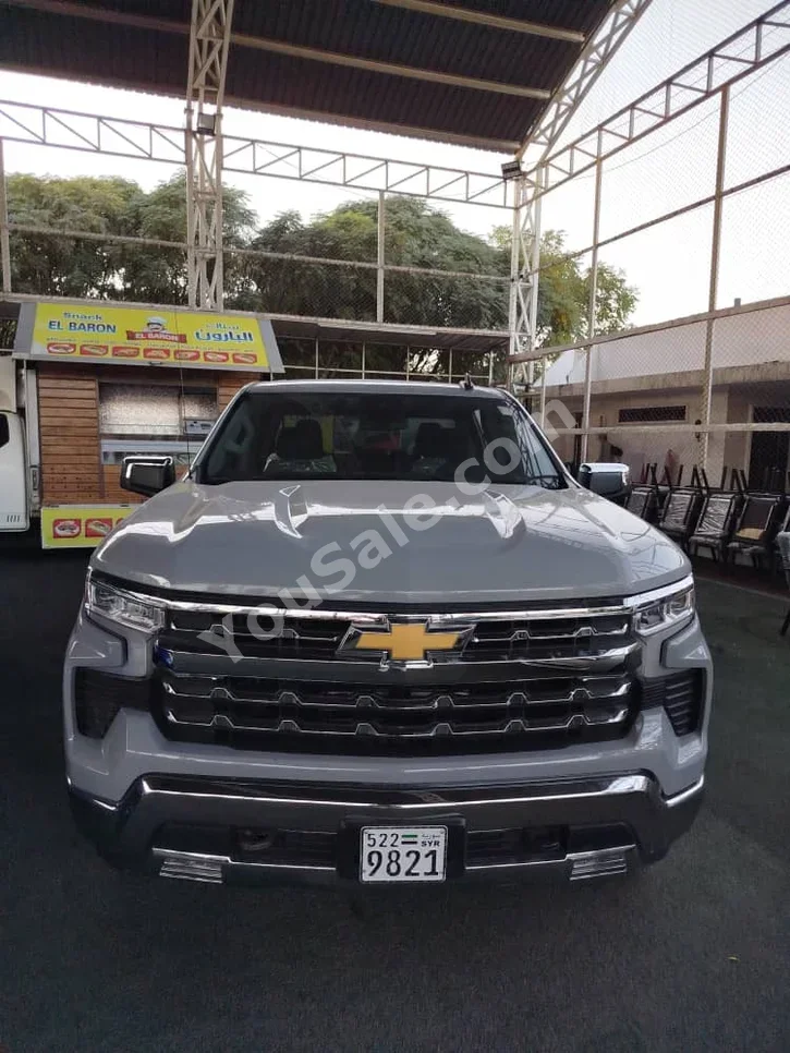 Chevrolet  Silverado  LT  2025  Automatic  1,800 km  4 Cylinder  4WD  Pick Up  Gray  Gasoline