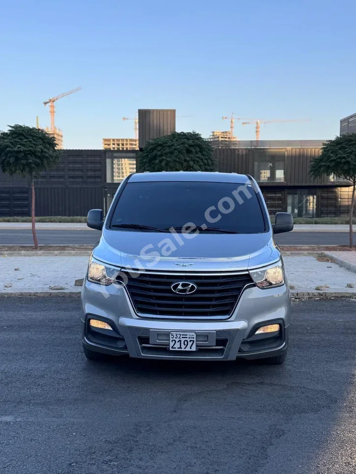 هيونداي  فان اتش وان  2019  اتوماتيك  120,000 كم  4 سلندر  دفع أمامي  فان \ باص  فضي  بنزين