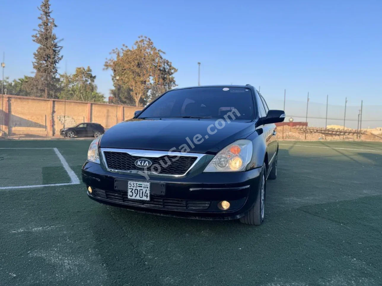 Kia Carnival 2012 Automatic 102,000 km 4 Cylinder 4WD SUV Black Diesel