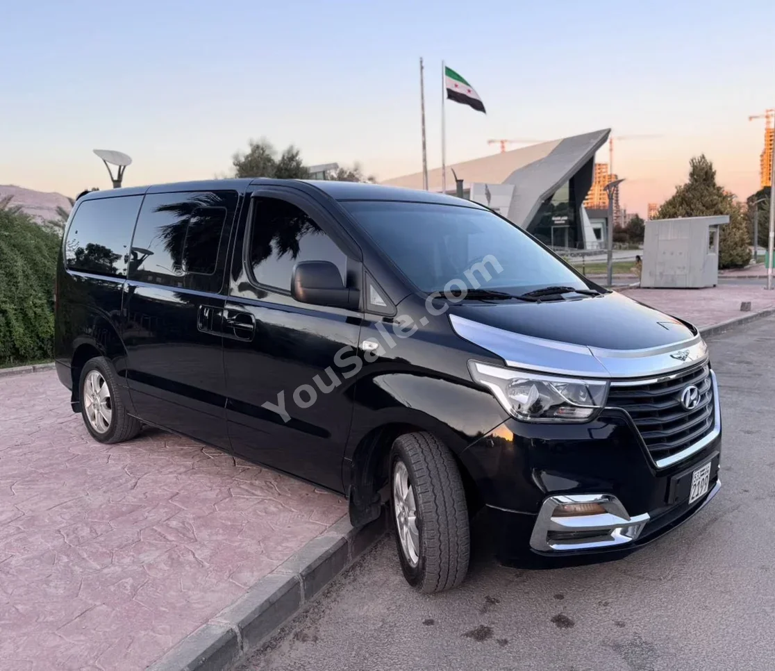 Hyundai Van H1 2020 Automatic 100,000 km 4 Cylinder FWD Van / Bus Black Gasoline