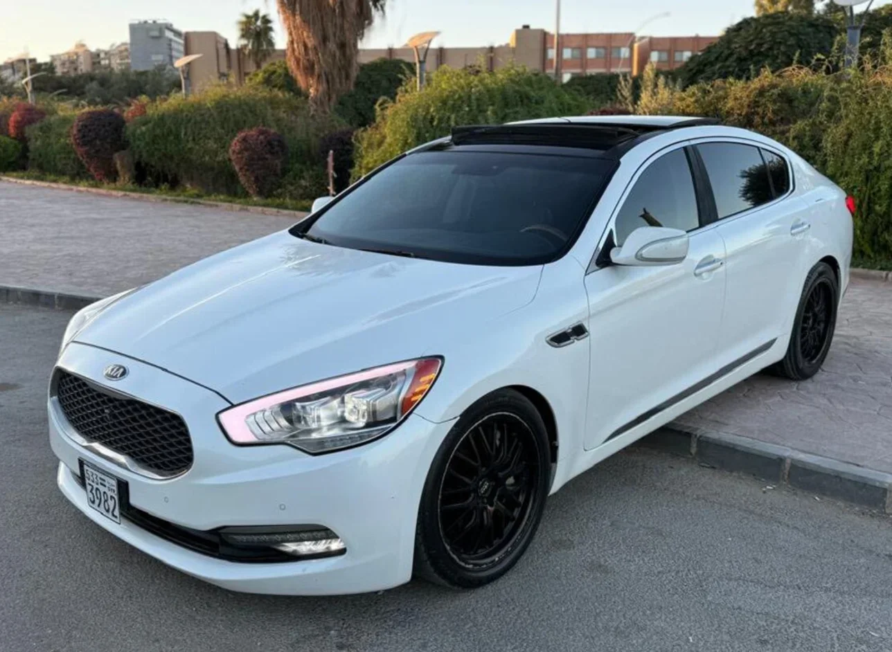 Kia  K900  2015  Automatic  160,000 km  4 Cylinder  FWD  Sedan  White  Gasoline