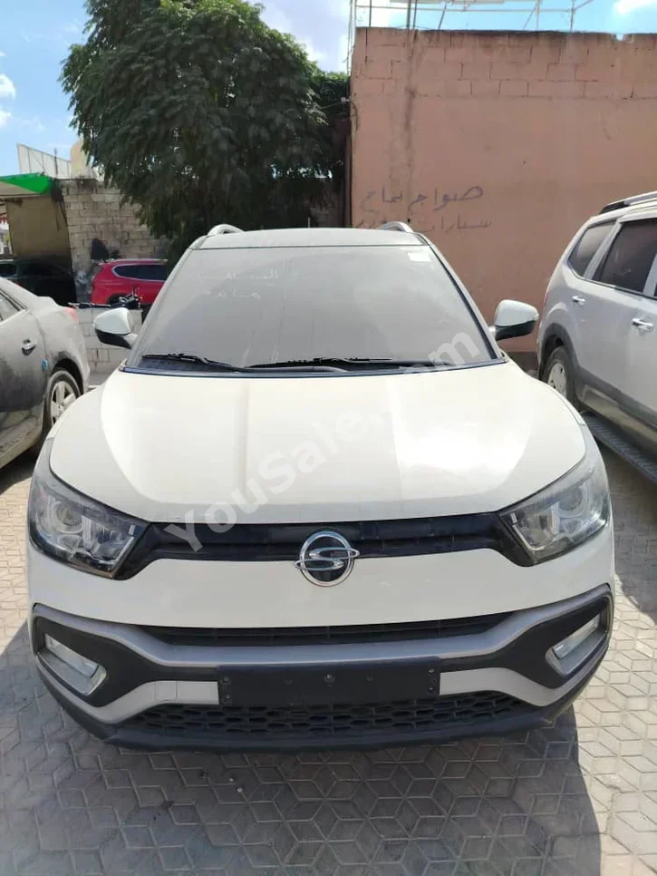 SSangyong Tivoli 2017 Automatic 100,000 km 4 Cylinder FWD SUV White Gasoline