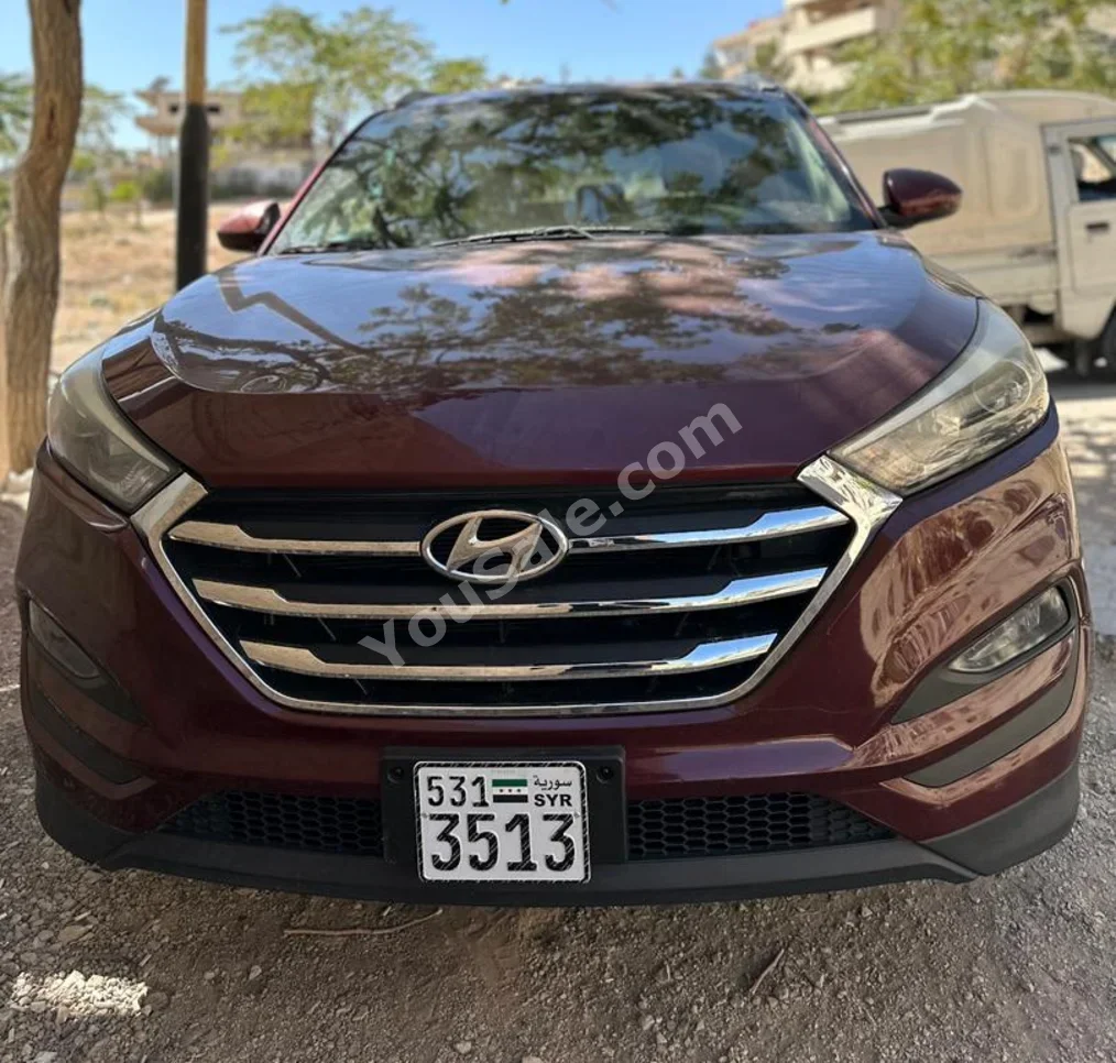هيونداي توسان 2018 اتوماتيك 100,000 كم 4 سلندر دفع كلي مستمر اس يو في أحمر غامق بنزين