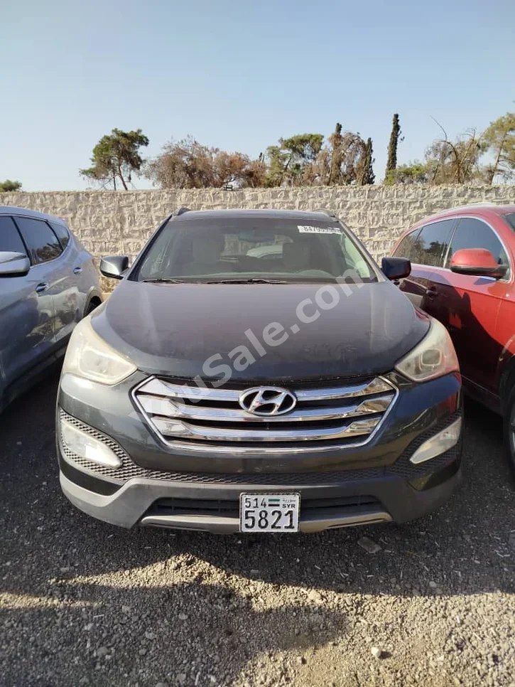Hyundai  Santa Fe  2014  Automatic  200,000 km  4 Cylinder  FWD  SUV  Dark Gray  Gasoline