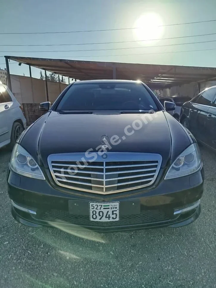 Mercedes-Benz S-Class 350 2011 Automatic 284,862 km 6 Cylinder 4WD Sedan Black Gasoline