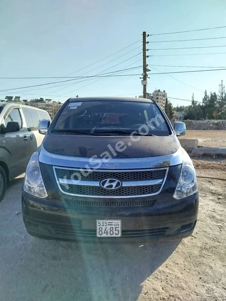 هيونداي فان اتش وان 2015 اتوماتيك 203,000 كم 4 سلندر دفع خلفي فان \ باص أسود ديزل