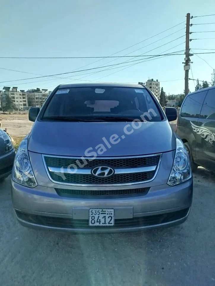 Hyundai  Van H1  2011  Automatic  166,000 km  4 Cylinder  RWD  Van / Bus  Silver  Diesel