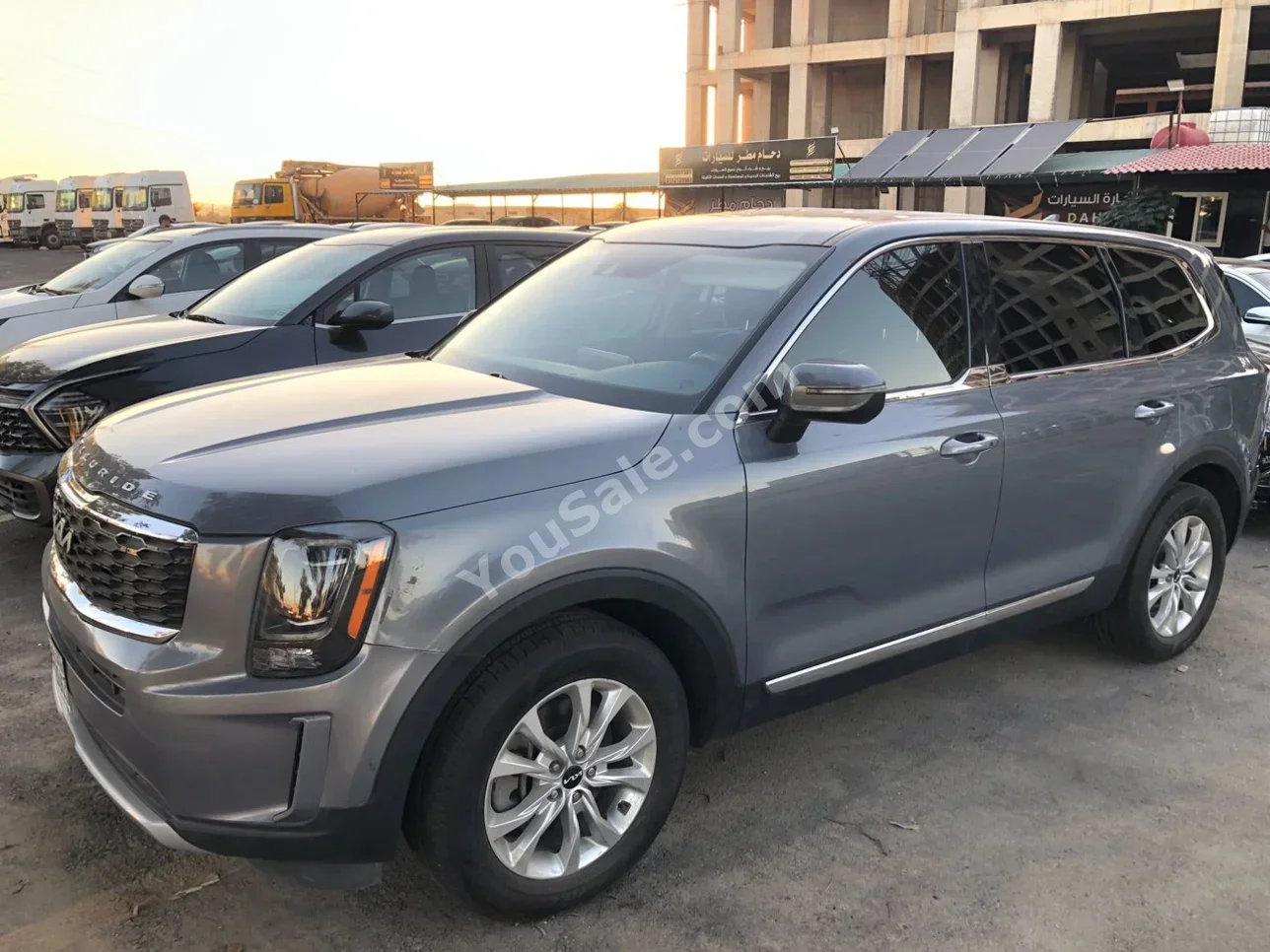 Kia  Telluride  2023  Automatic  194,000 km  4 Cylinder  AWD  SUV  Gray  Gasoline