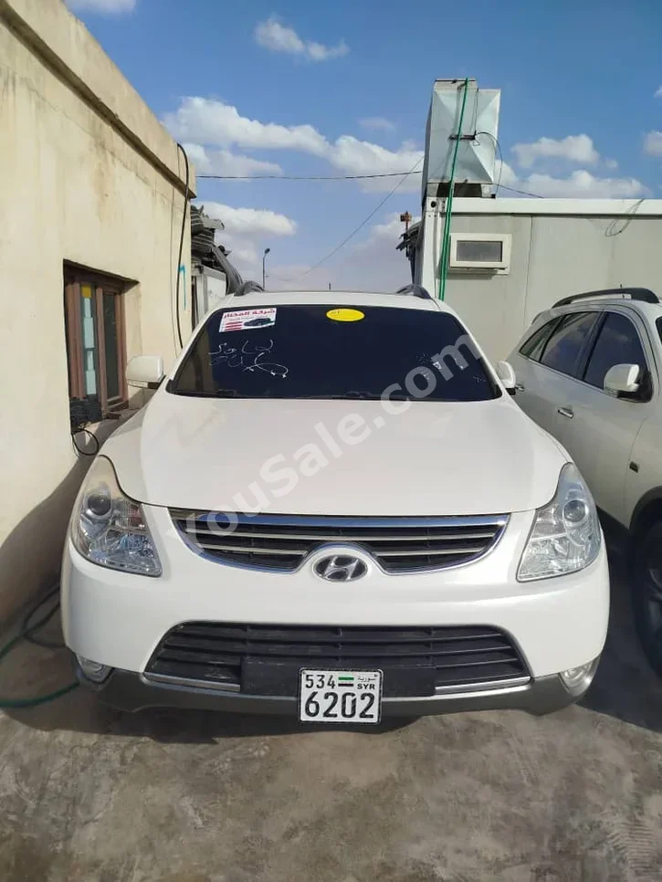 Hyundai Veracruz 2015 Automatic 200,000 km 6 Cylinder 4WD SUV Pearl Diesel