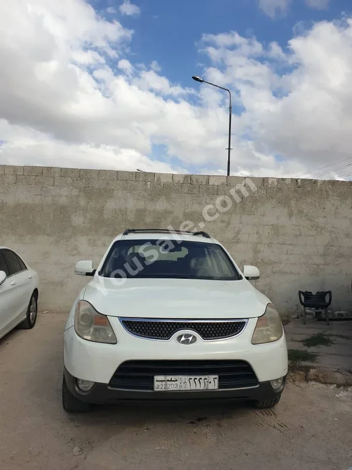 Hyundai Veracruz 2012 Automatic 80,000 km 4 Cylinder FWD SUV White Gasoline