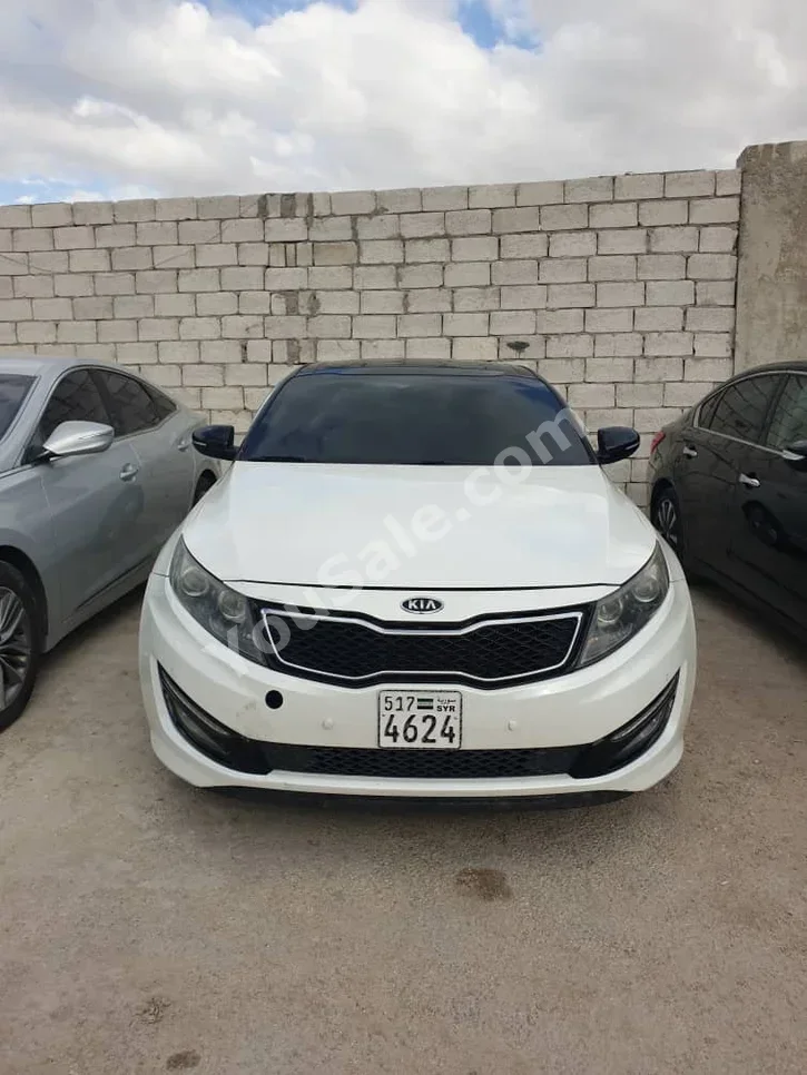 Kia K5 2014 Automatic 120,000 km 4 Cylinder FWD Sedan White Gasoline