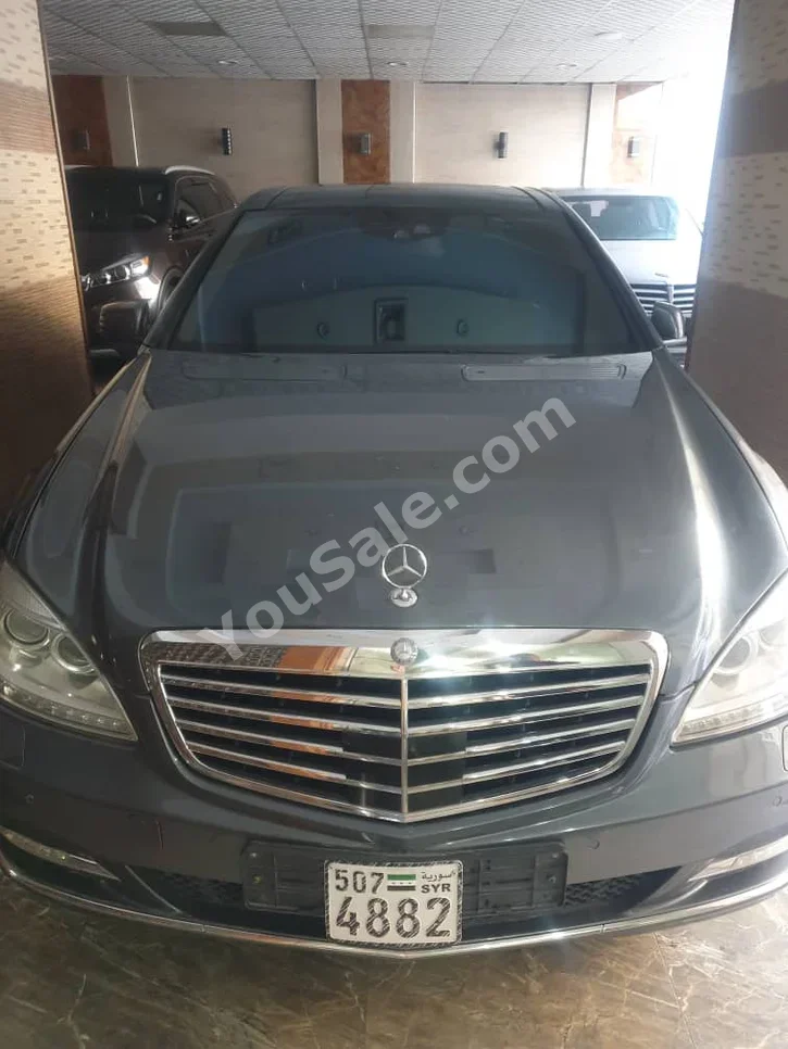 Mercedes-Benz  S-Class  500  2011  Automatic  240,000 km  8 Cylinder  RWD  Sedan  Silver  Gasoline
