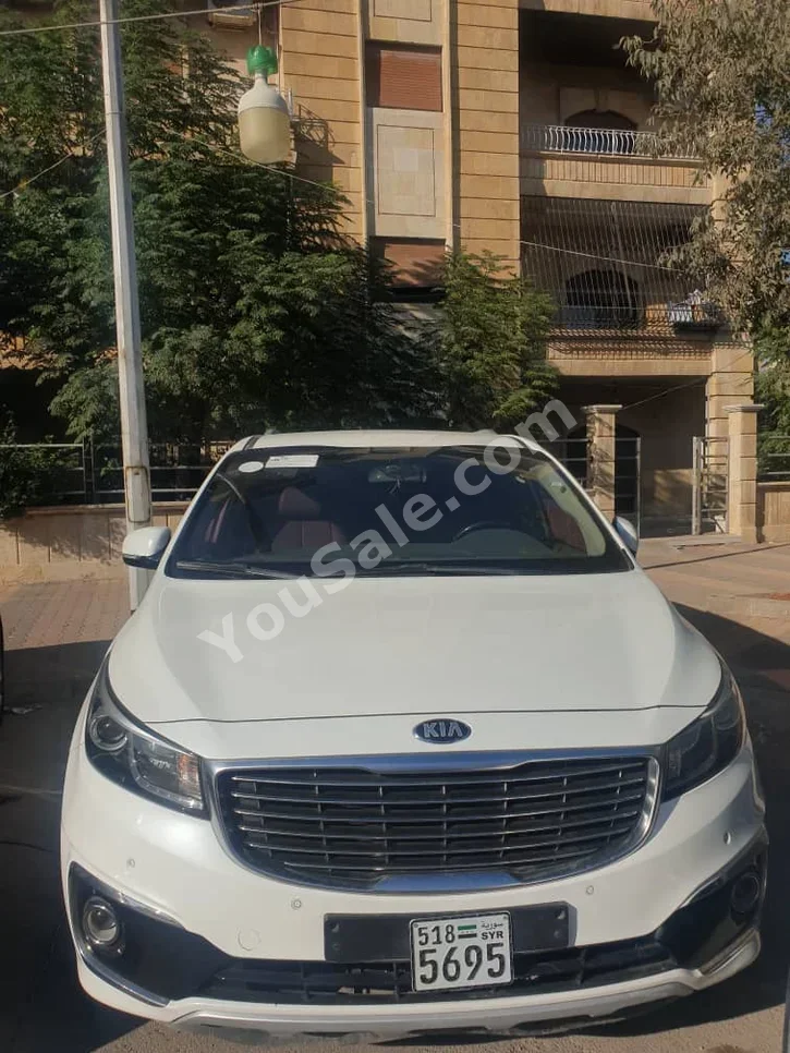 Kia Carnival 2015 Automatic 200,000 km 4 Cylinder FWD Van / Bus White Gasoline