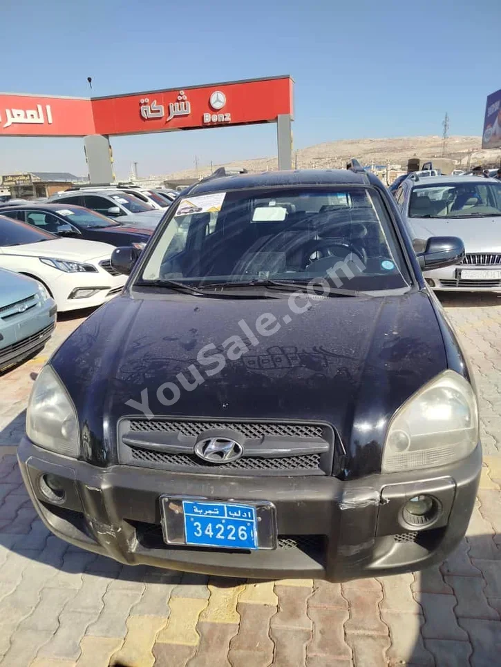 هيونداي  توسان  2005  اتوماتيك  220,000 كم  4 سلندر  دفع أمامي  اس يو في  أسود  ديزل