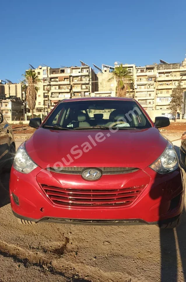 Hyundai Tucson 2012 Automatic 160,000 km 4 Cylinder FWD SUV Red Gasoline