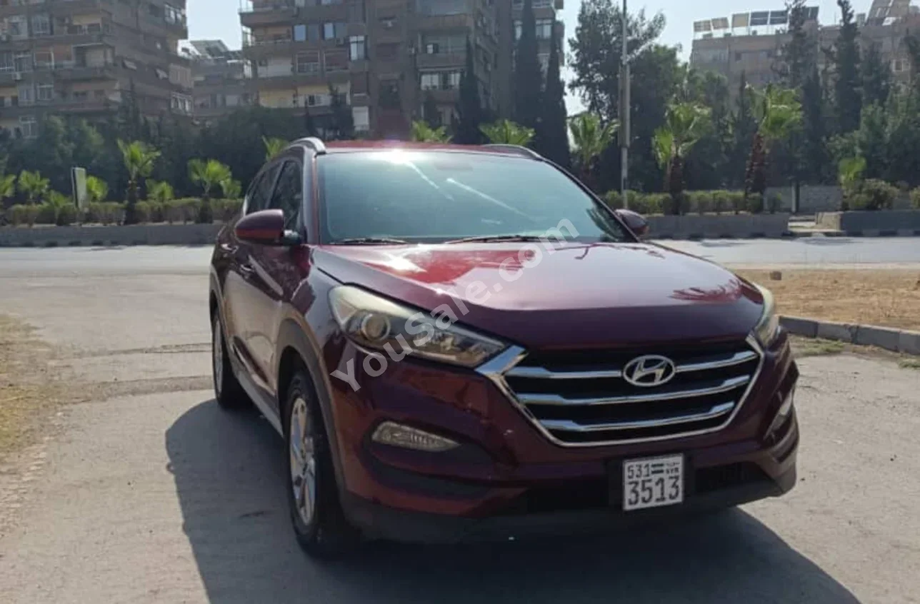 هيونداي توسان 2018 اتوماتيك 160,000 كم 6 سلندر دفع كلي مستمر اس يو في أحمر غامق بنزين