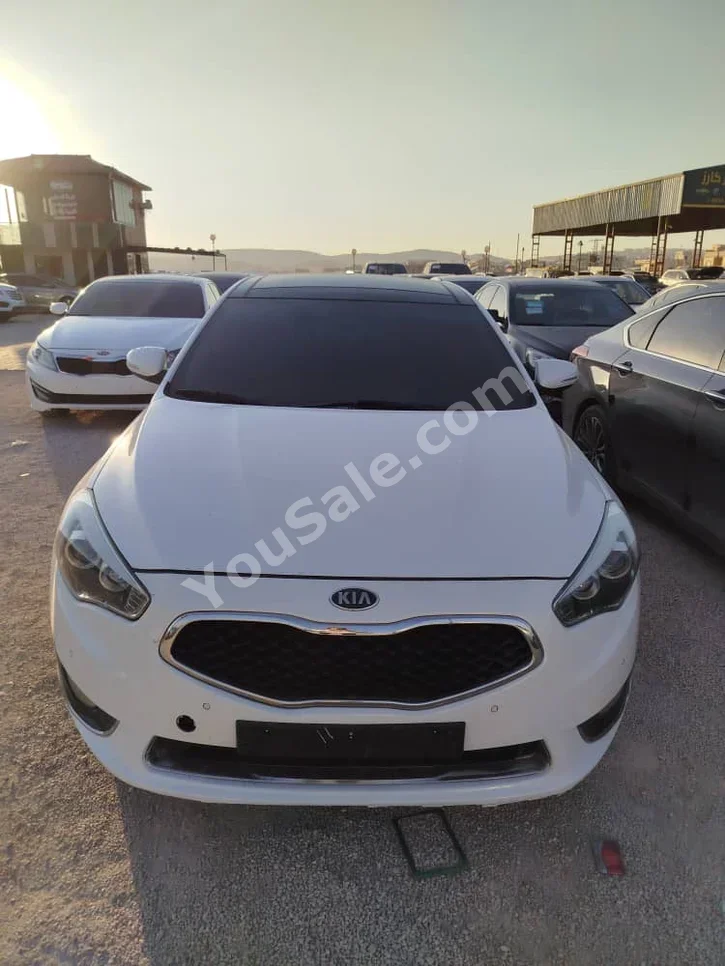 Kia K7 2014 Automatic 180,000 km 4 Cylinder FWD Sedan White Gasoline