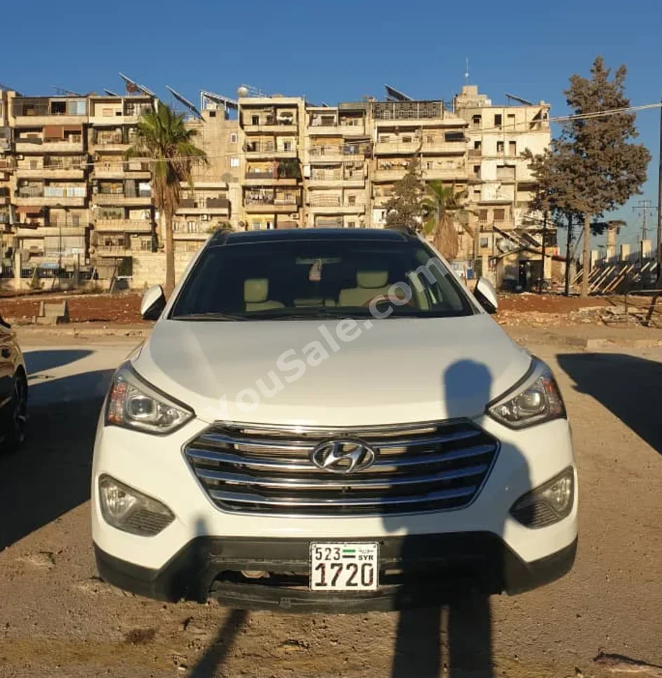 Hyundai Santa Fe 2015 Automatic 160,000 km 4 Cylinder 4WD SUV White Gasoline